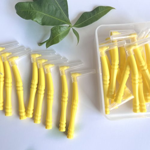 L-shaped interdental brush