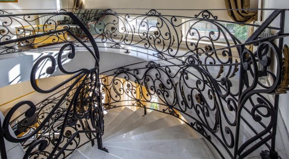 Wrought Iron Stair Trends 2026 | Modern Luxury Staircase Designs & Global Market News