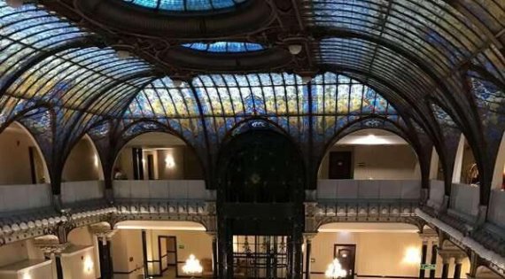 Wrought Iron and Glass: A Modern Combination for Interior Design