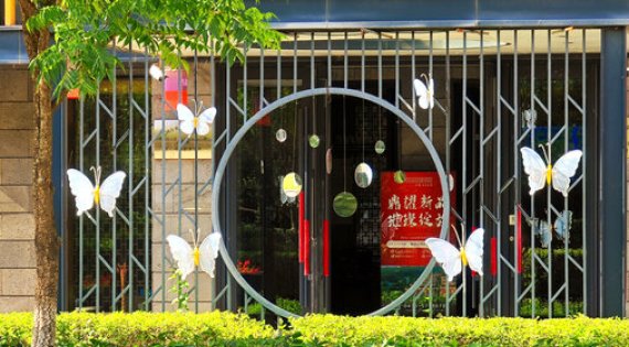 Why Does Wrought Iron Still Feel Handmade When Machines Make It?